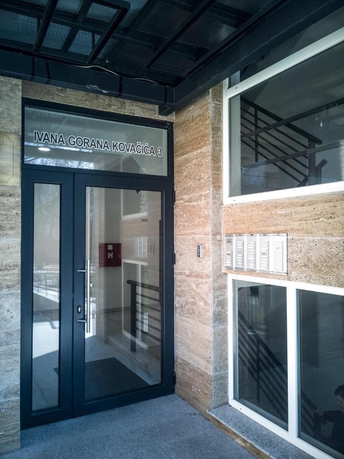 Raw Industrial City Apartment スボティツァ エクステリア 写真